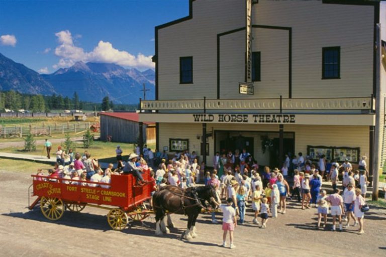 FS2-THEATREcrowd-2000pix