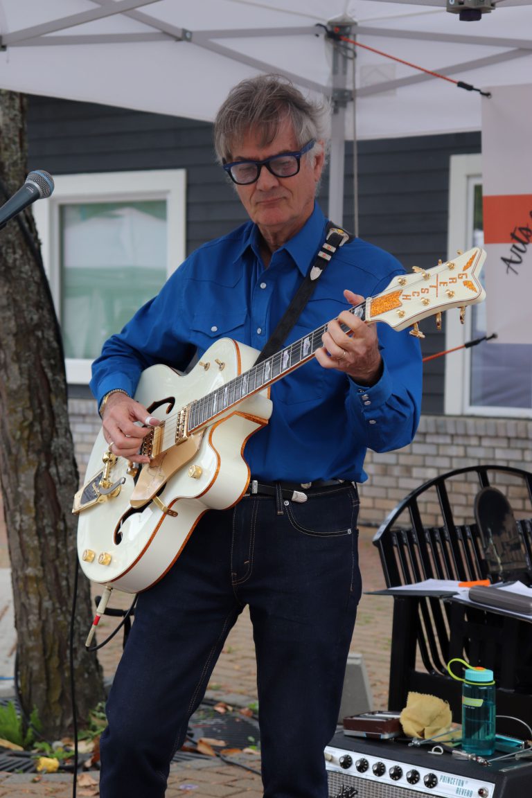 ArtsOnTheAvenue 2024 musician glen foster 768x1152