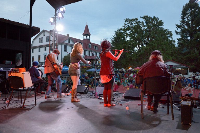 Islands Folk Festival 3 768x513