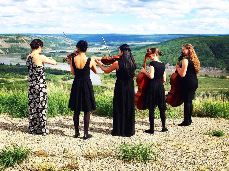 Musicians overlooking Peace River 2016 768x575