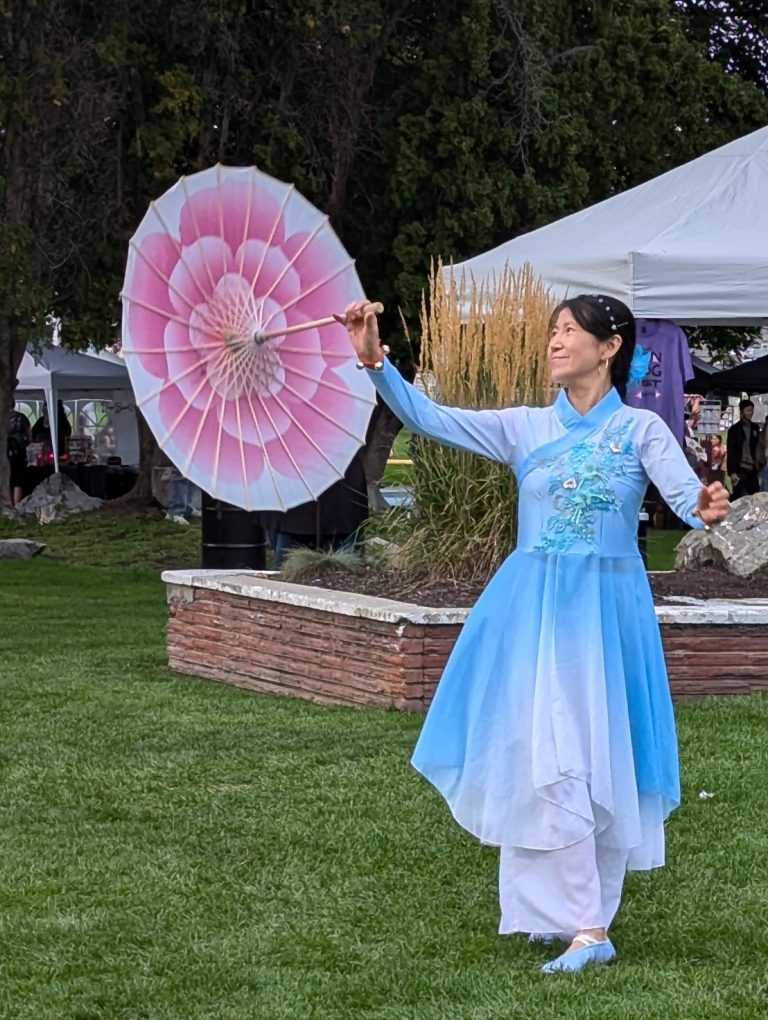 Sundog Rejoice Chinese dancers Shawna Patenaude 768x1020