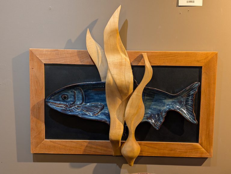 ceramic fish under wood kelp 768x578