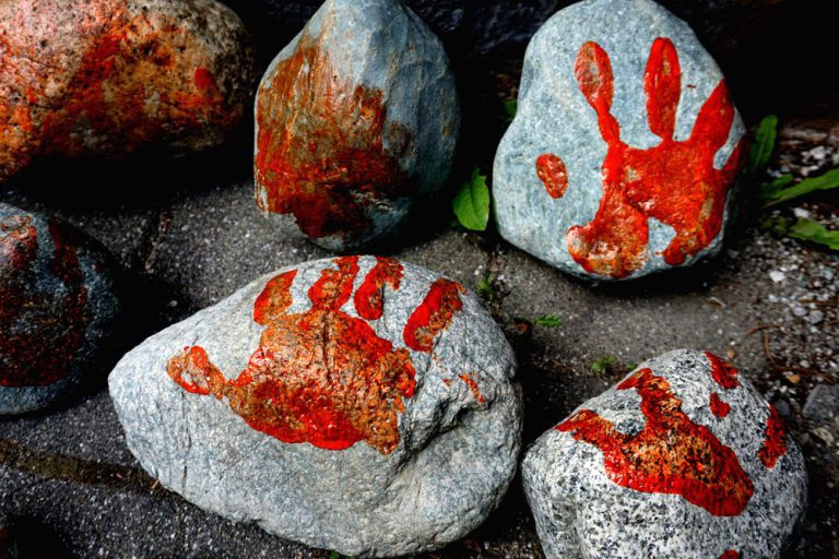 hands light 768x512